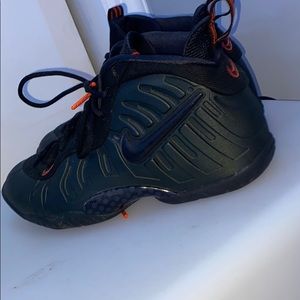 size 7.5 Green and orange